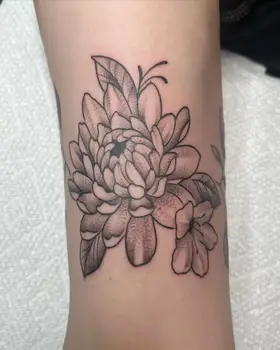 Black and grey chrysanthemum on an upper arm
