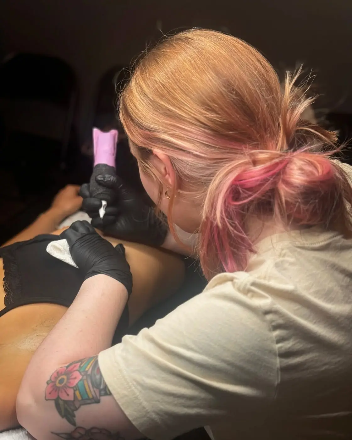 Lexi Ross tattooing