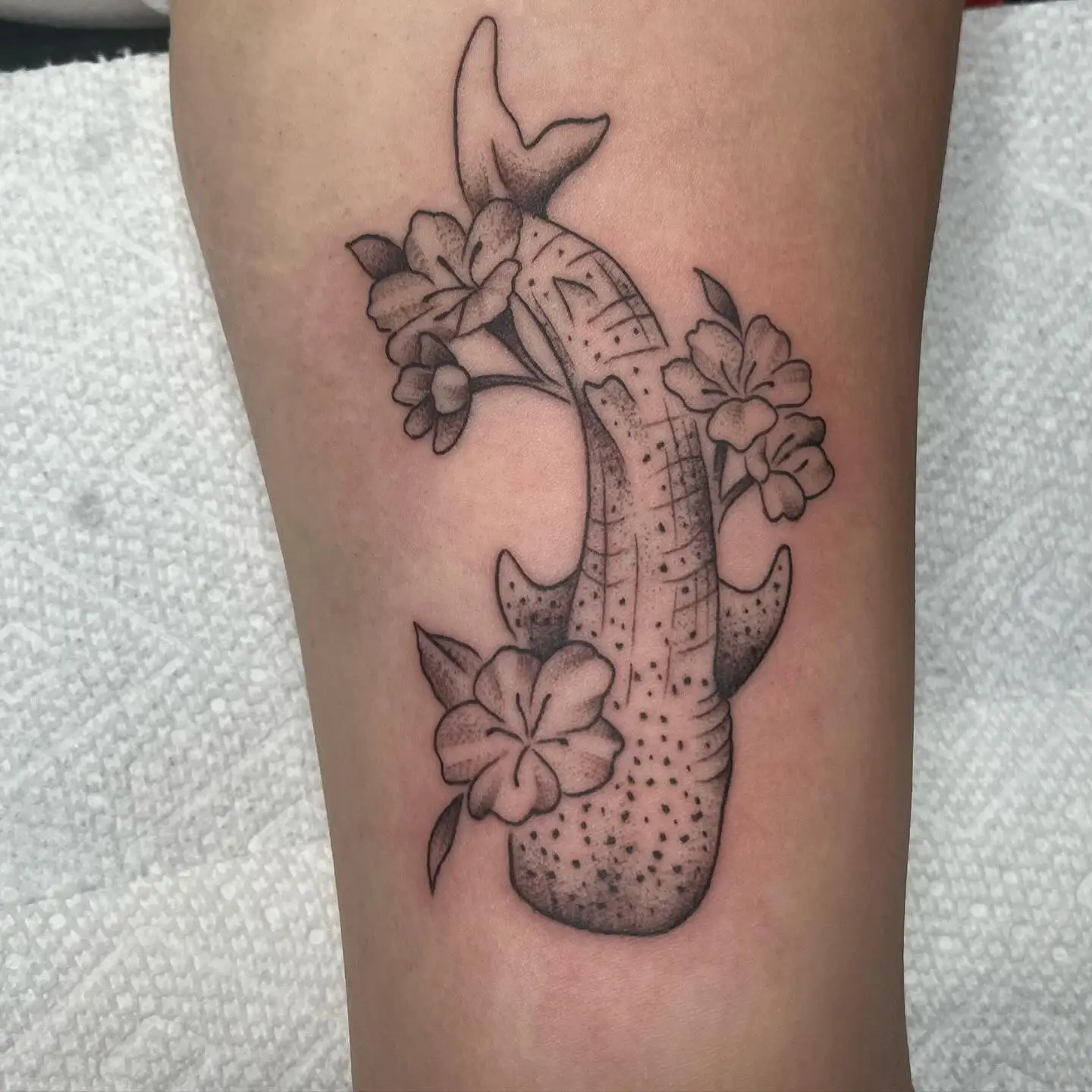 Whale shark with flowers in black and grey